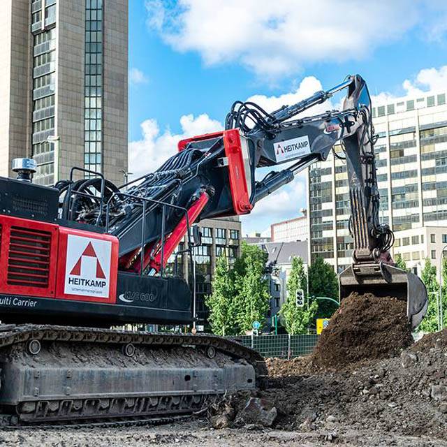 Land- und Baumaschinenmechatroniker:in